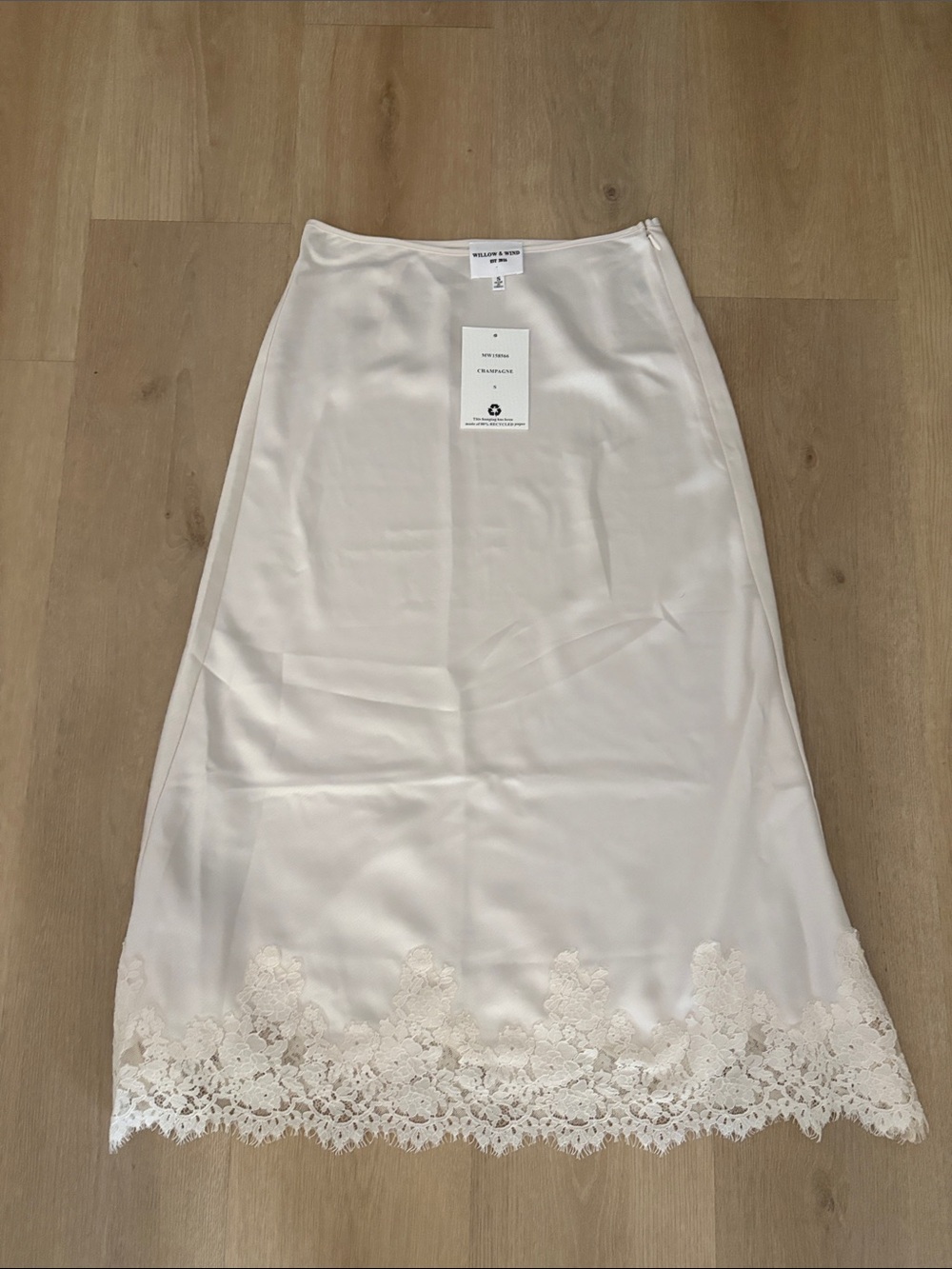 Women’s Lace-Hem Women’s Skirt Size Small